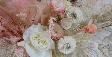 A close up of the bouquet 